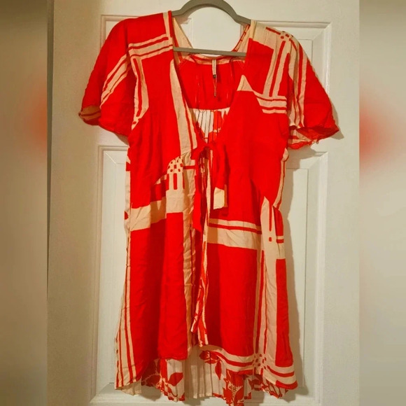 Touche Balneaire Red and cream tie front top/coverup. Size medium - Picture 9 of 11